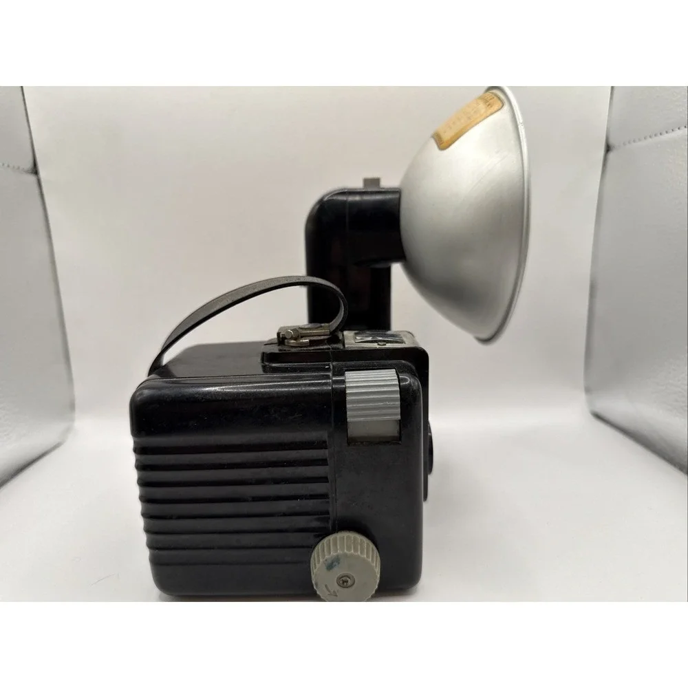 Antique Vintage Kodak Brownie Hawkeye Camera Flash‎ Model